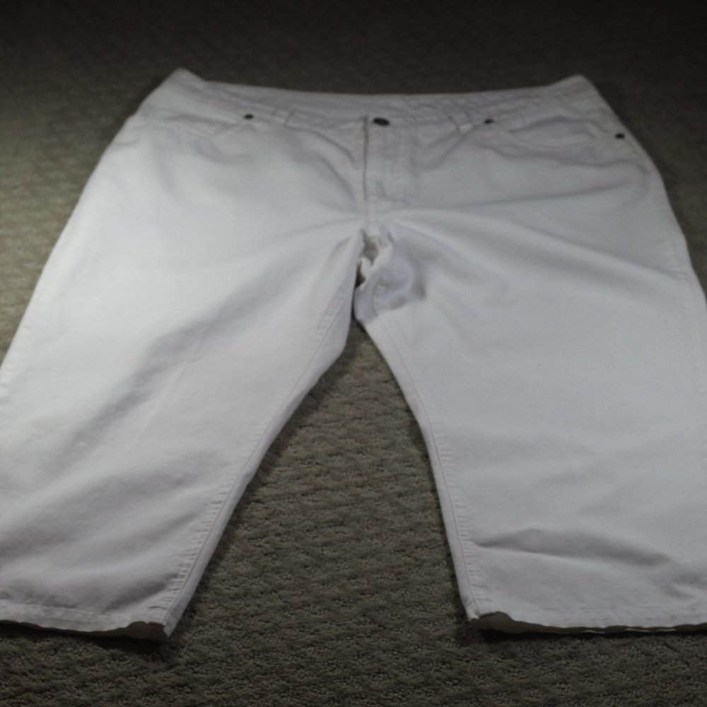 Ms. Lee Size 16 Crisp White High Rise Cropped Pants